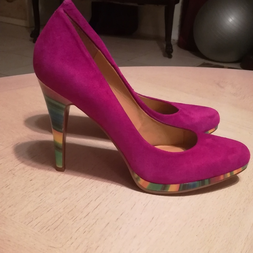 Suede platform pumps